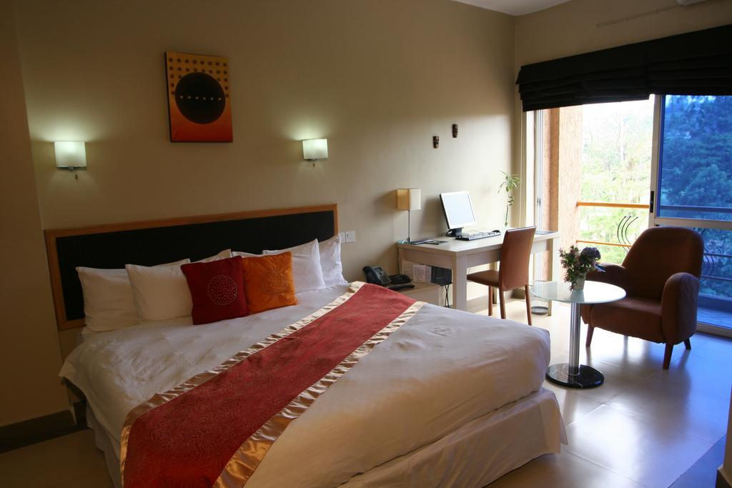Metropole Hotel Kampala Exterior photo